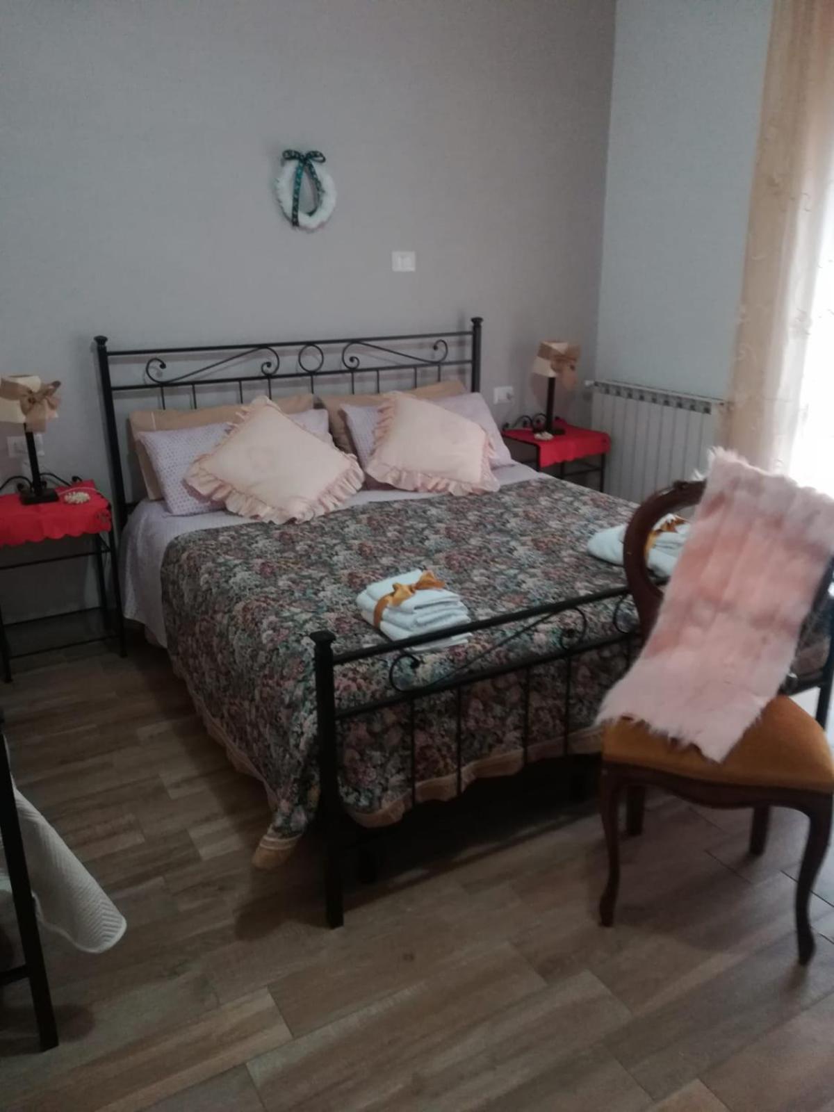 A Casa D'Antonella Bed & Breakfast Фонди Стая снимка