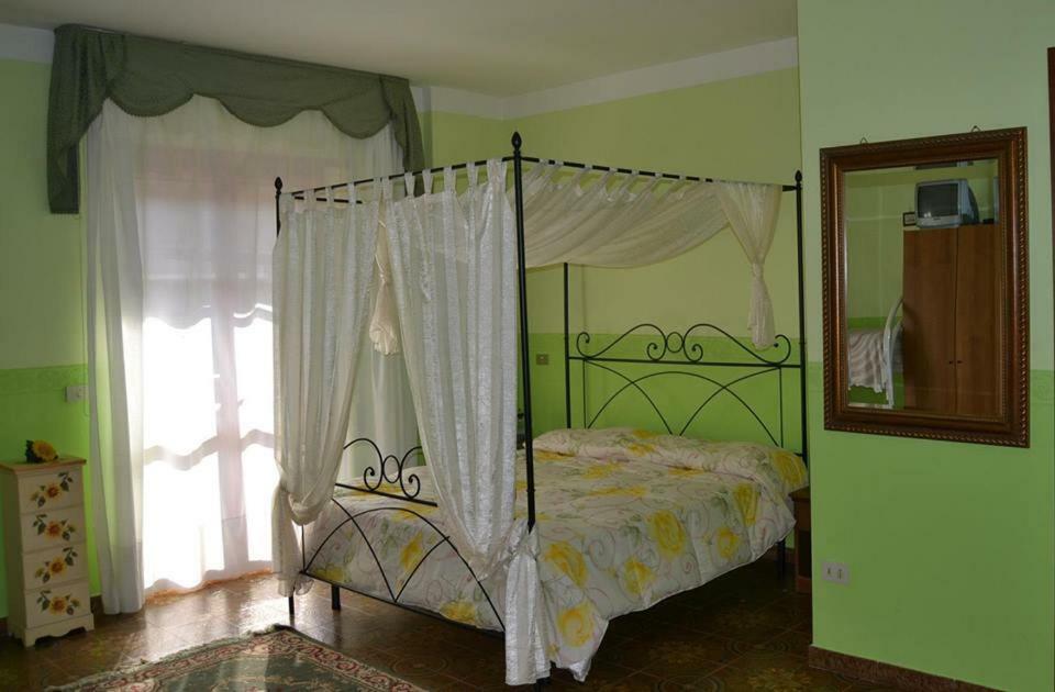 A Casa D'Antonella Bed & Breakfast Фонди Екстериор снимка